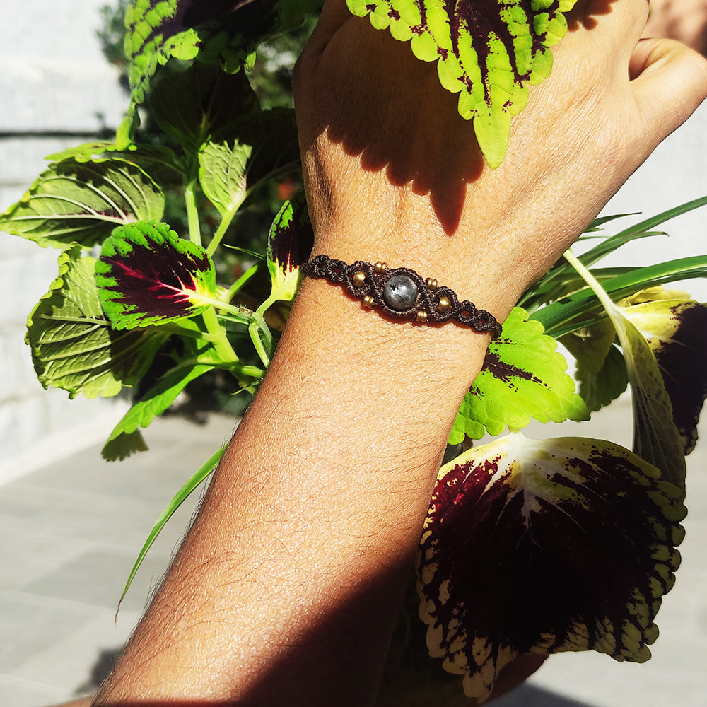 Pulsera macramé piedra engarzada labradorita