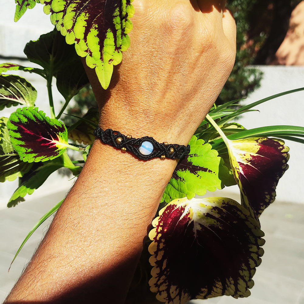Pulsera macramé piedra engarzada opalina