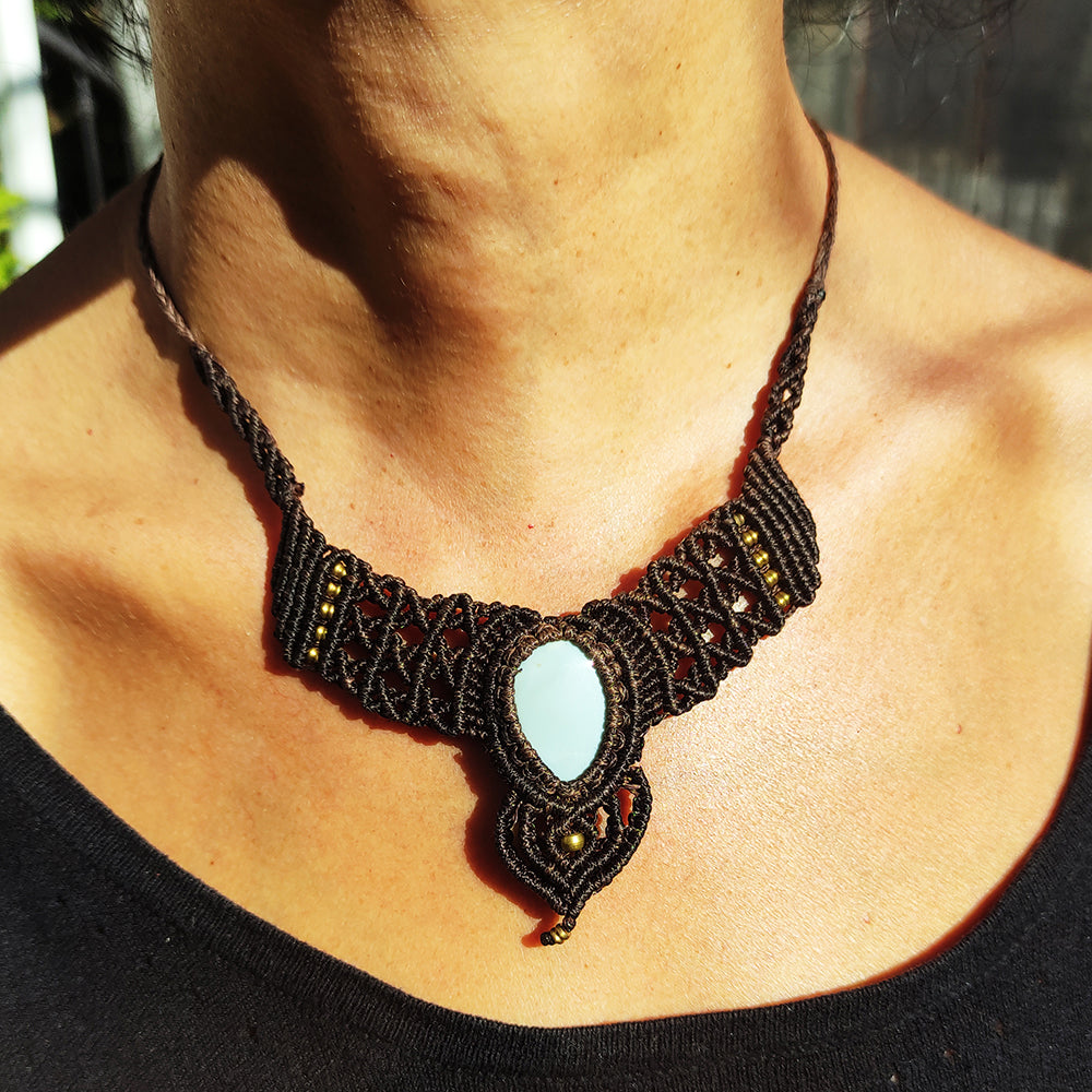 Collar de Macramé con Piedra de larimar