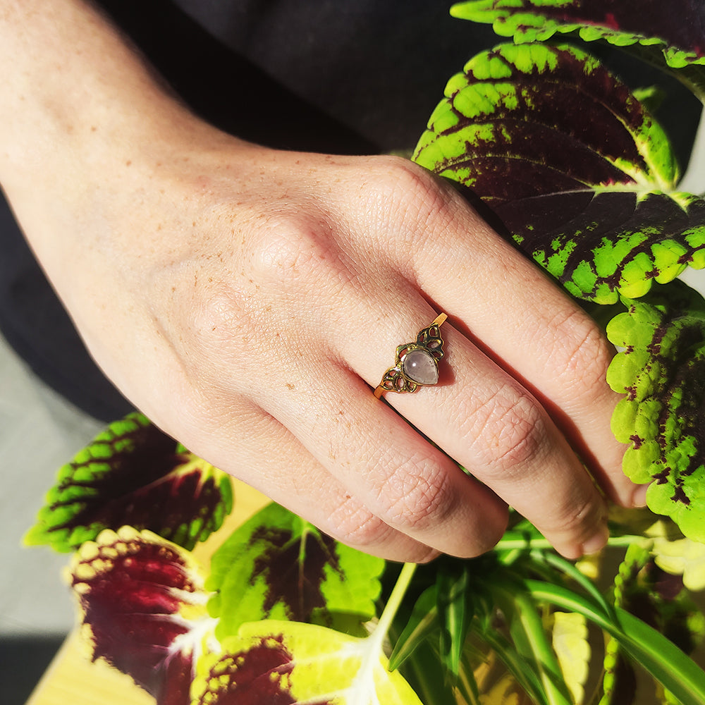 Anillo Alado con Piedra Cuarzo