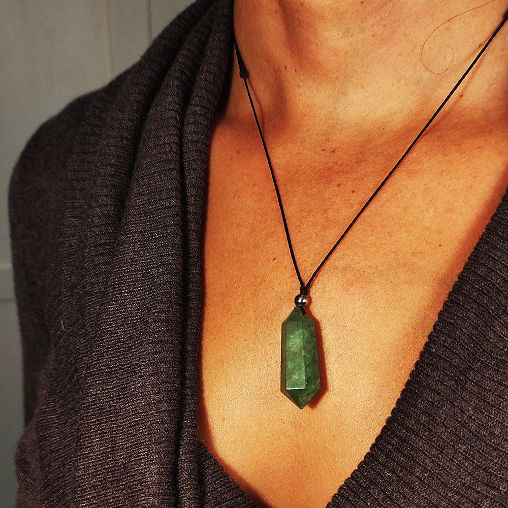 Colgante con Punta de Piedra de Aventurina y Bolita de Acero