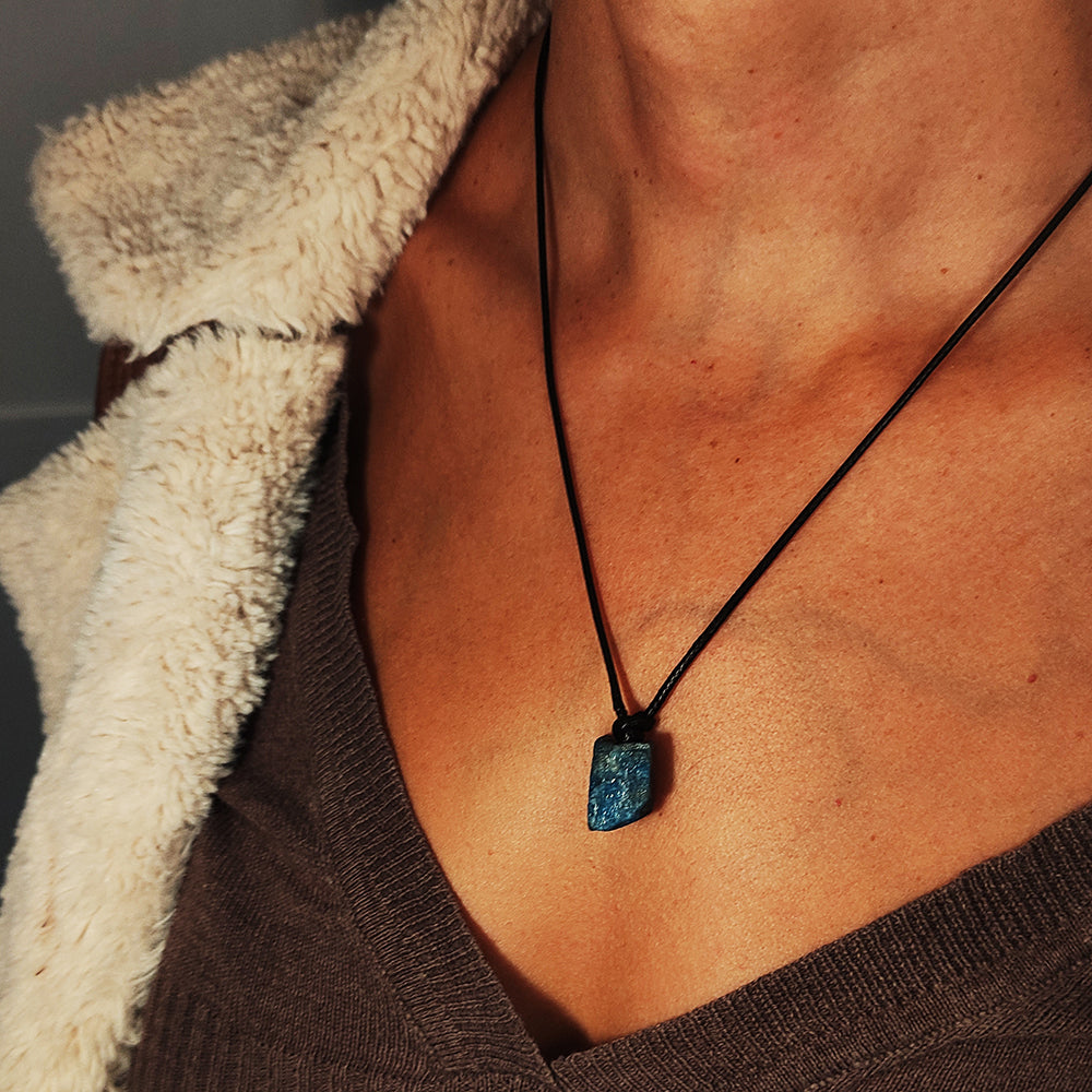 Colgante con Piedra de Lapislázuli en Bruto