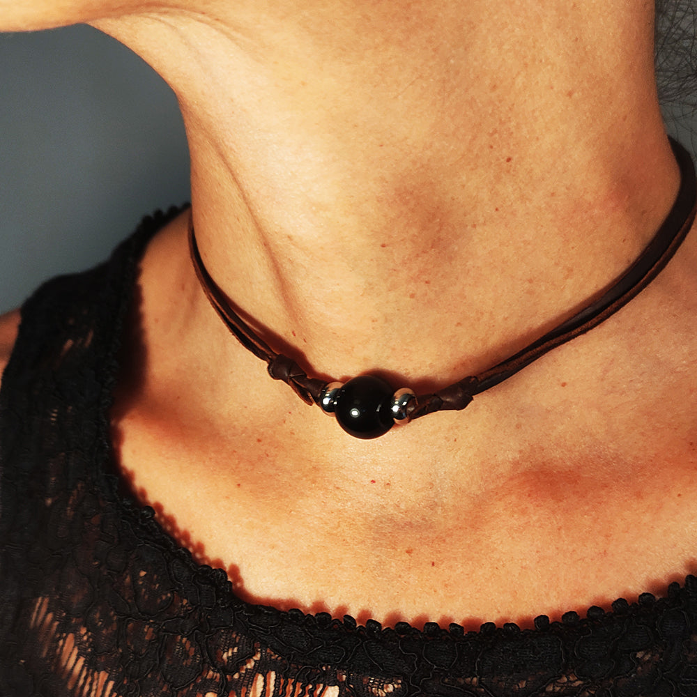 Colgante con Esfera de Obsidiana y Cuero