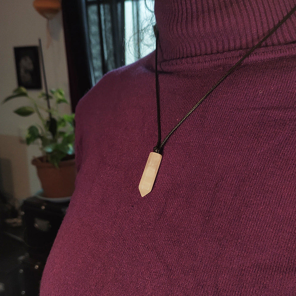 Colgante con Punta de Cuarzo Rosa