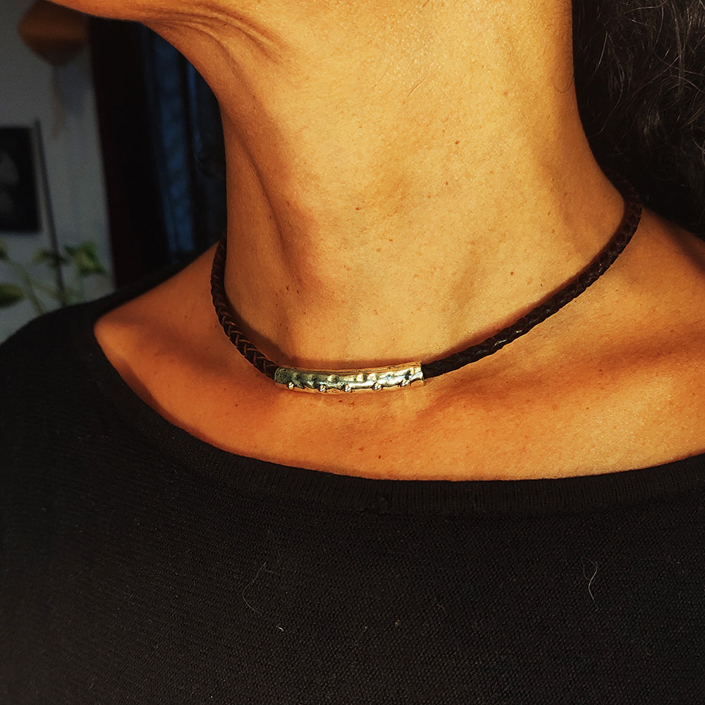 Collar de Cuero Trenzado con Tubo de Zamak