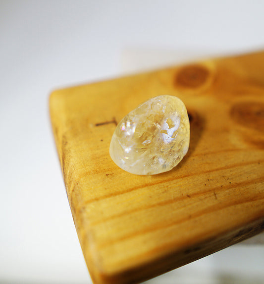 Canto rodado cuarzo transparente – luz, presencia y energía limpia