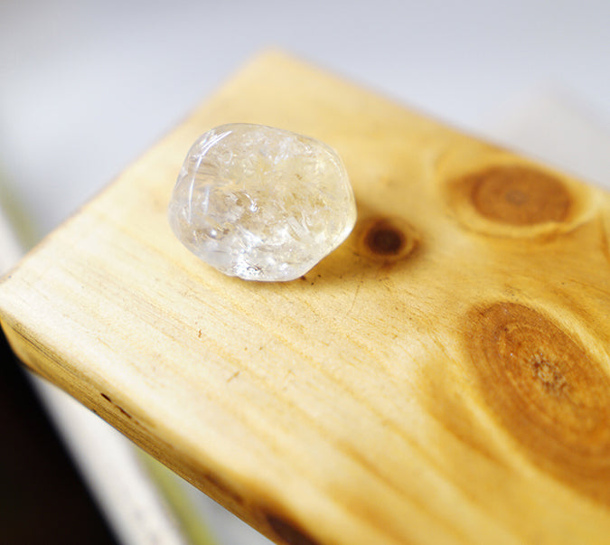 Canto rodado cuarzo transparente – luz, presencia y energía limpia