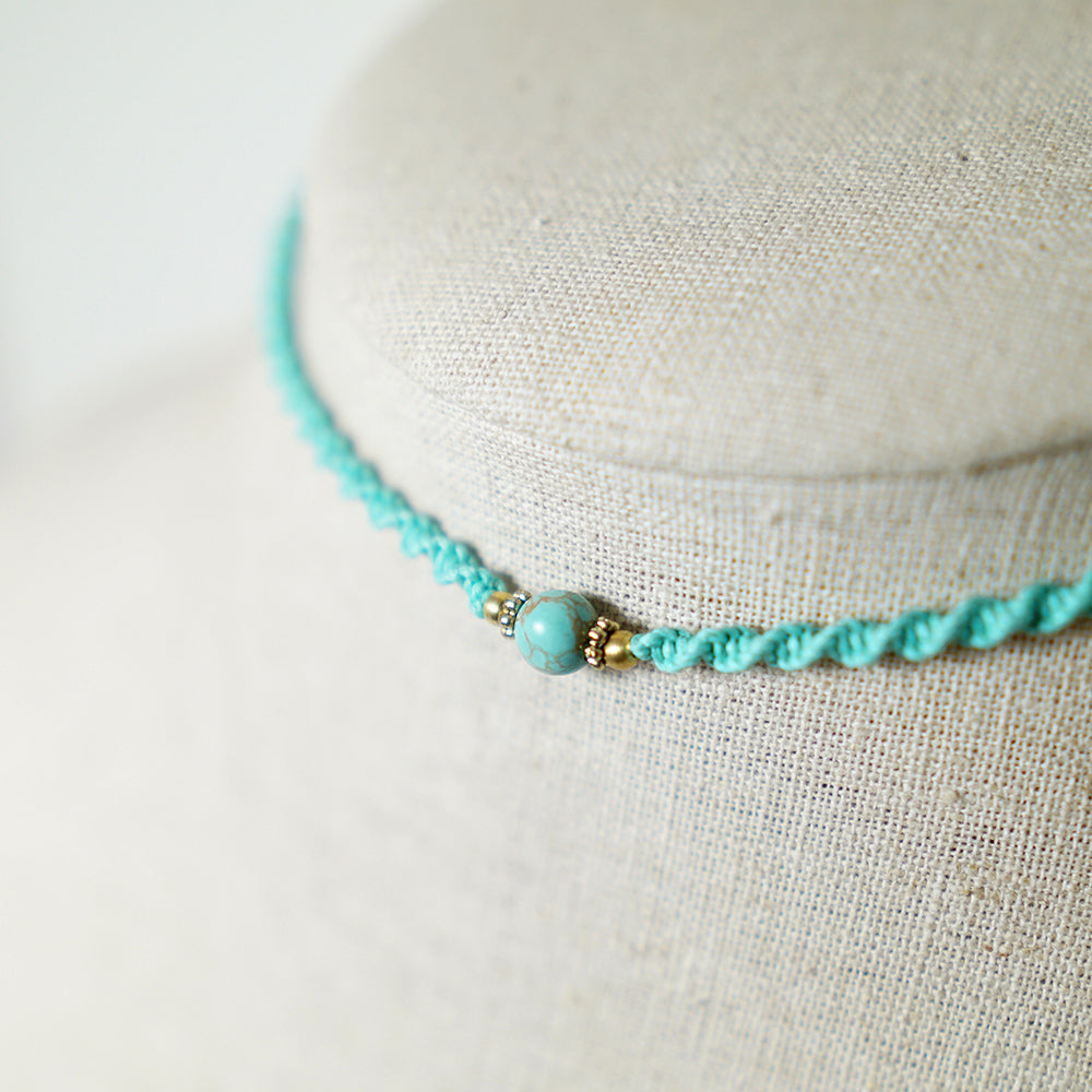 Collar de Macramé Entorchado con Piedra Turquesa
