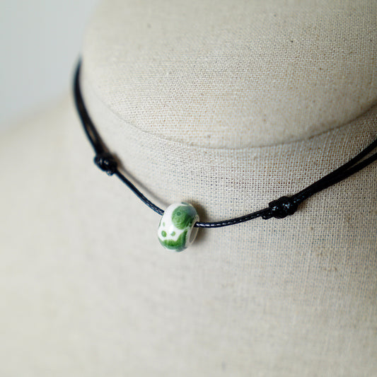 Colgante con Cuenta Blanca y Verde