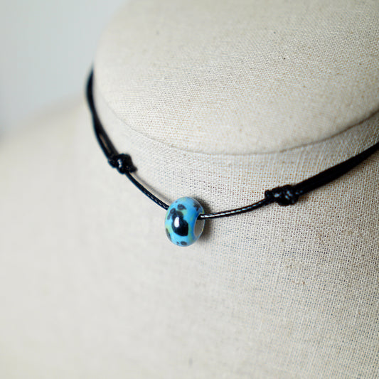 Colgante con Cuenta cerámica moteada con negro