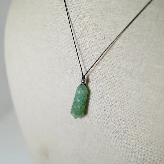 Colgante con Punta de Piedra de Aventurina y Bolita de Acero