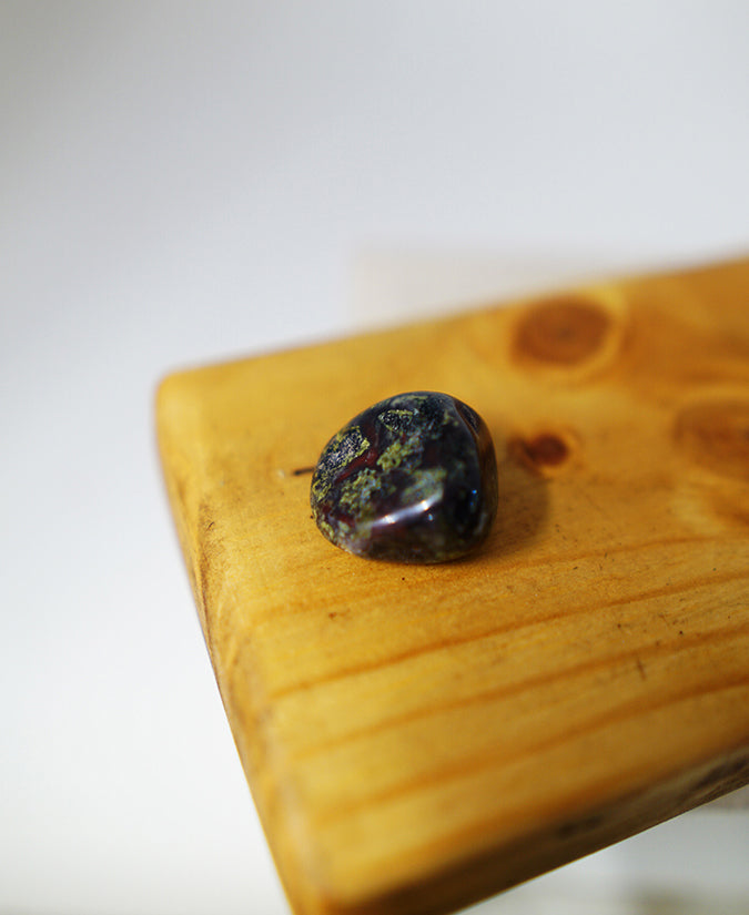 Canto rodado Jaspe Sangre de Dragón