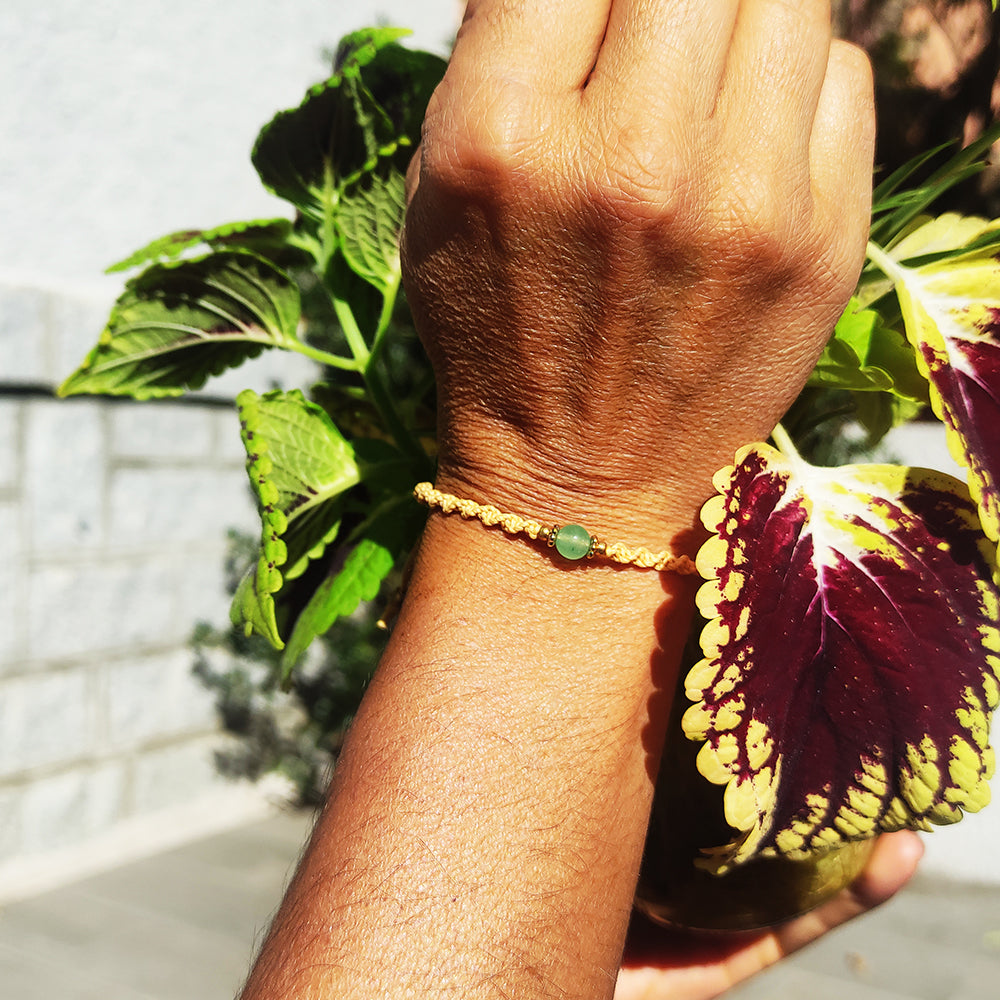 Pulsera macramé entorchada con piedra aventurina