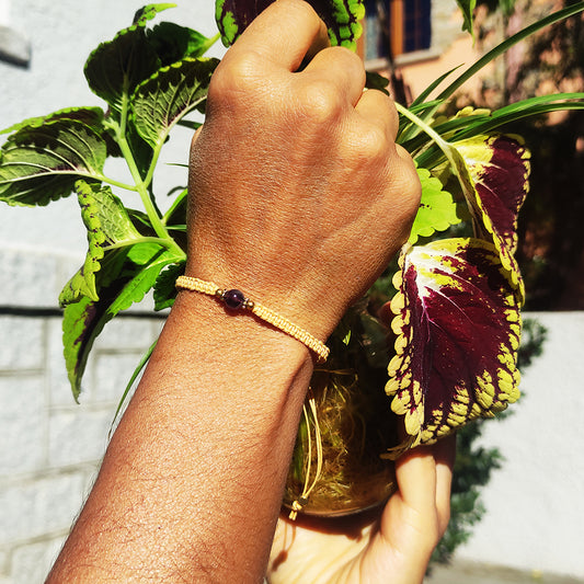 Pulsera macramé fina con piedra amatista