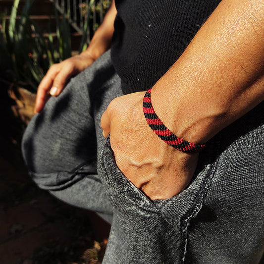 Pulsera plana hilo a rayas Volcán