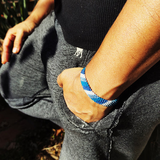 Pulsera plana hilo encerado a rayas Celeste