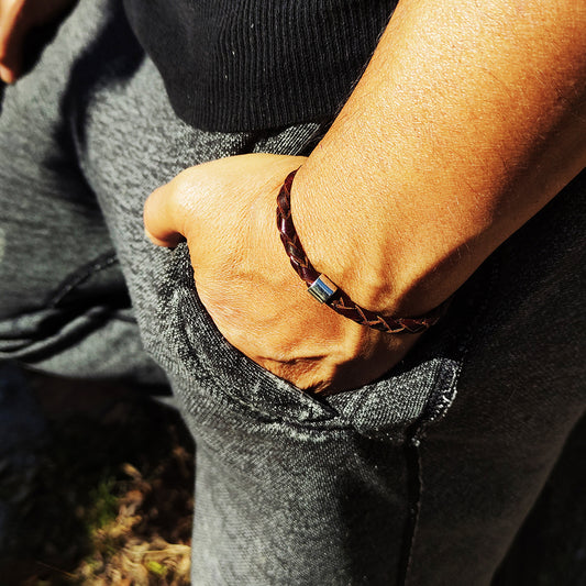 Pulsera de Cuero Trenzado con Cuenta de Zamak