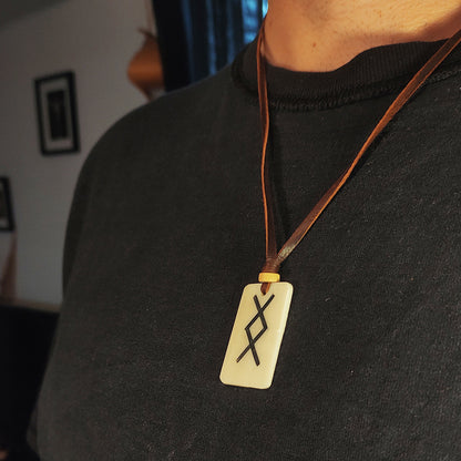 Colgante de Hueso con Runa Inguz