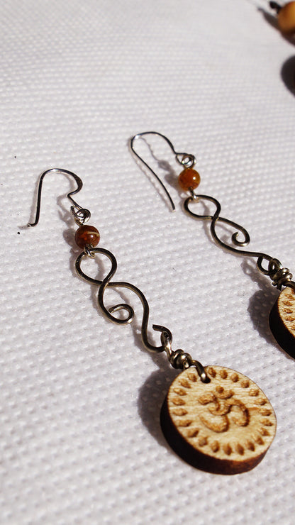 Pendientes Om Largos Madera Arce Trinity