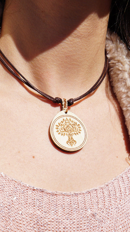 Colgante Árbol de la Vida Nudo Trenzado Madera Arce Trinity