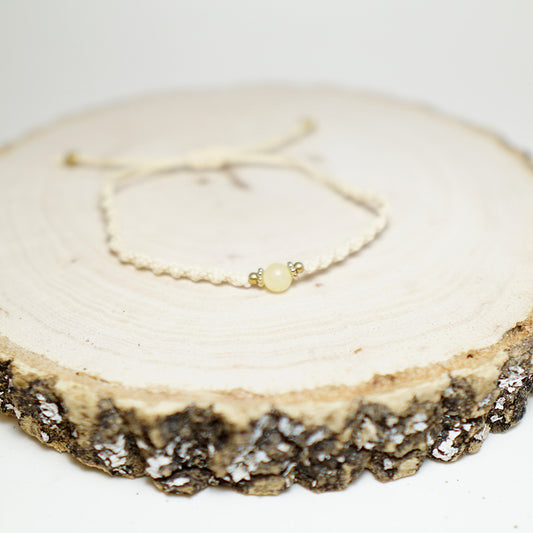 Pulsera macramé entorchada con piedra cuarzo