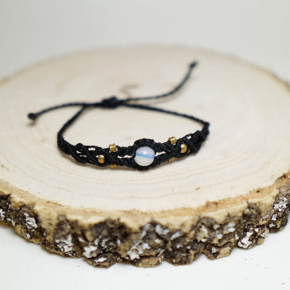 Pulsera macramé piedra engarzada opalina