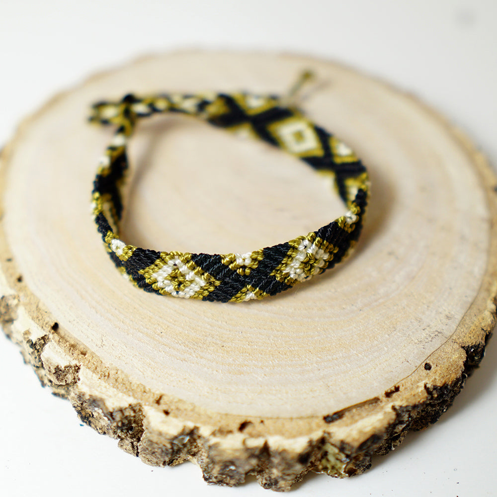 Pulsera plana hilo rombos 3 colores