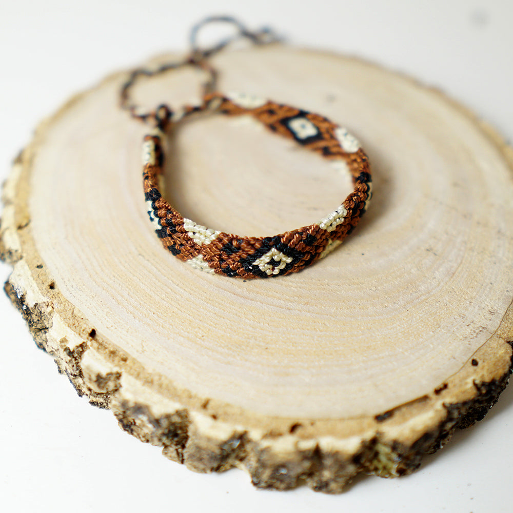 Pulsera plana hilo rombos 3 colores