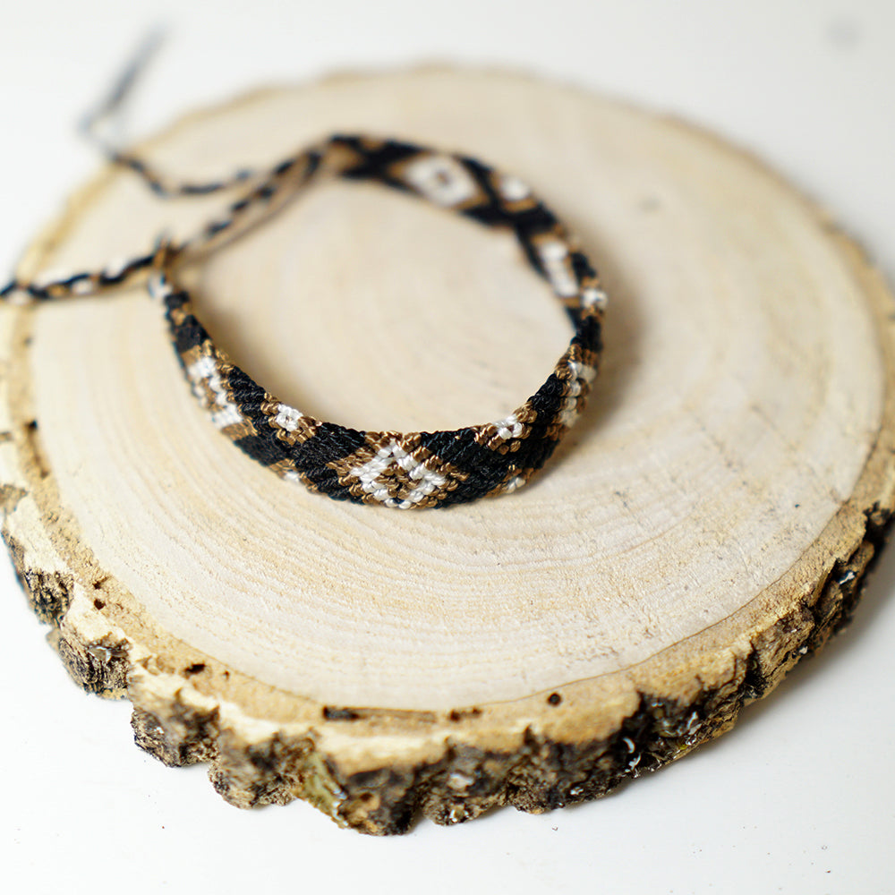 Pulsera plana hilo rombos 3 colores
