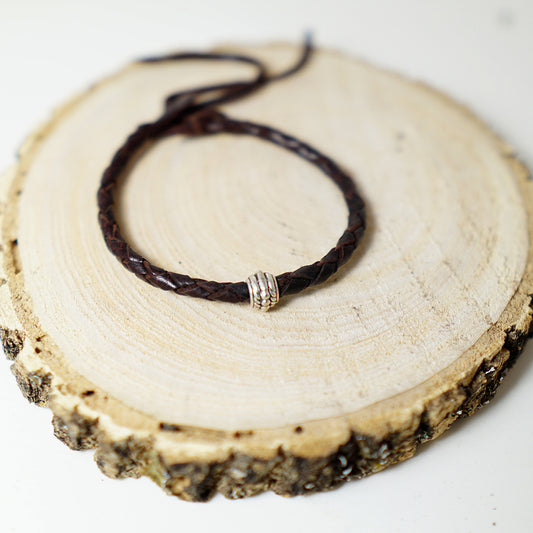 Pulsera de Cuero Trenzado con Cuenta Barrilete