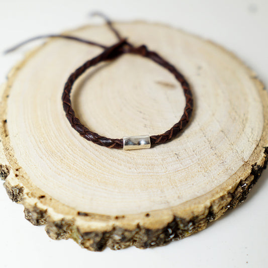 Pulsera de Cuero Trenzado con Cuenta Ondulada de Zamak