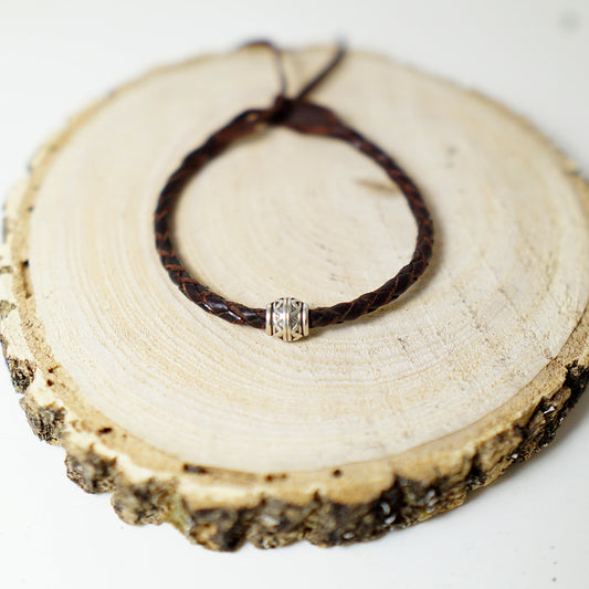 Pulsera de Cuero Trenzado con Cuenta Barrilete Celta