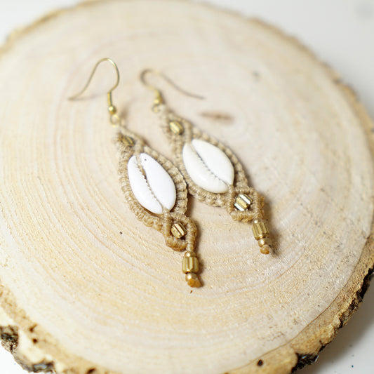 Pendientes de Macramé con Concha Cauri