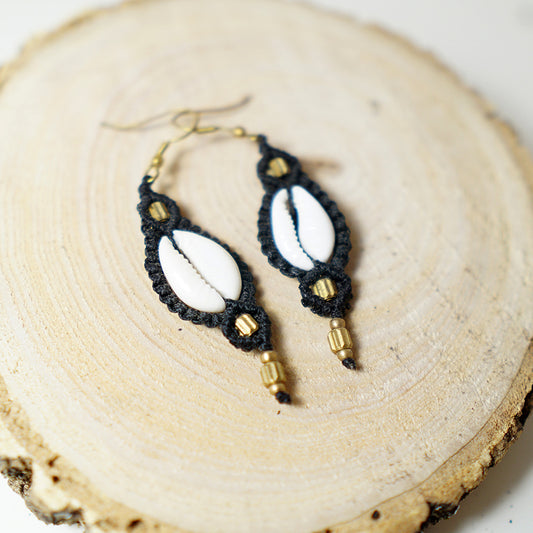 Pendientes de Macramé con Concha Cauri