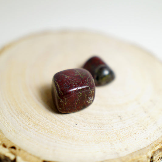 Canto rodado Jaspe Sangre de Dragón