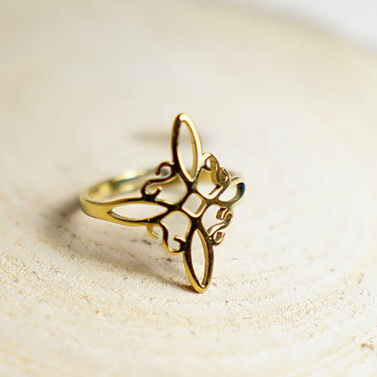Anillo con Nudo de Bruja