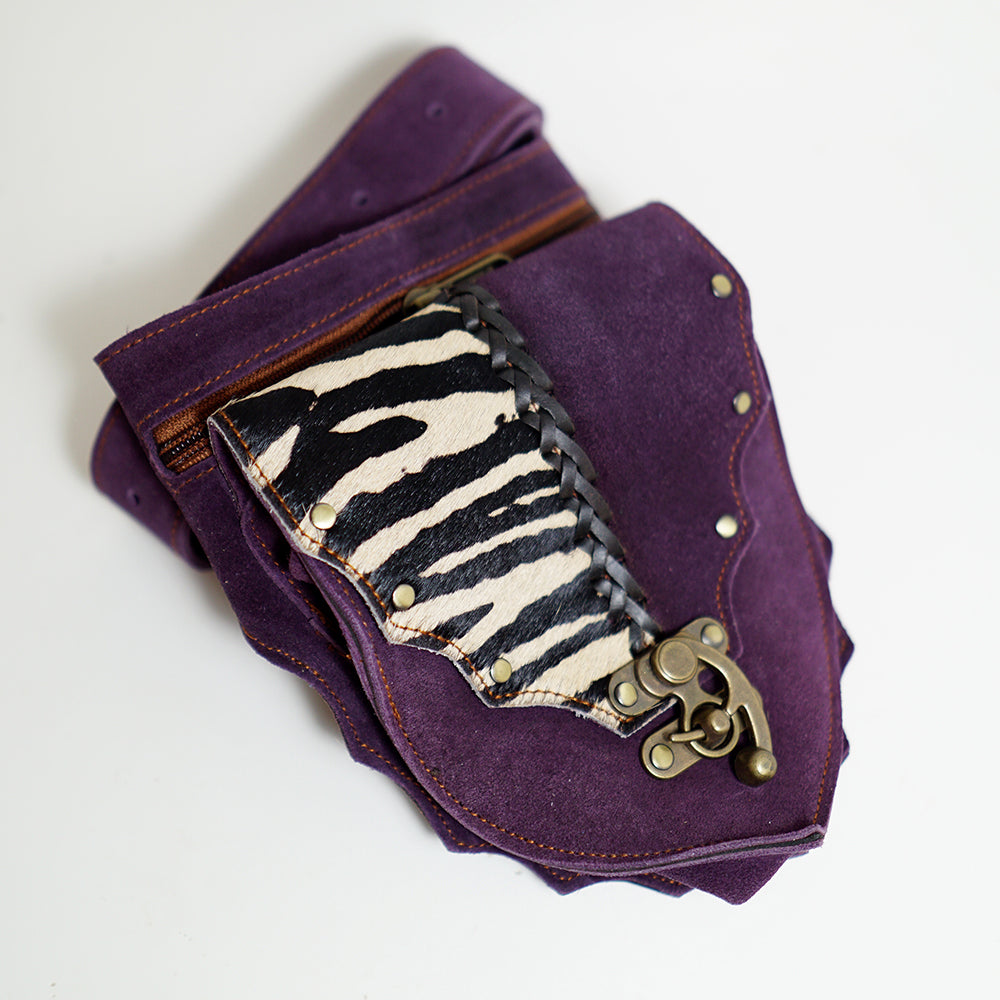 Riñonera de Cuero Morada y Cebra