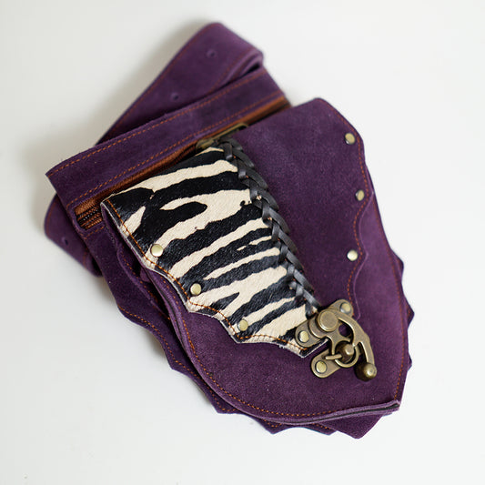 Riñonera de Cuero Morada y Cebra