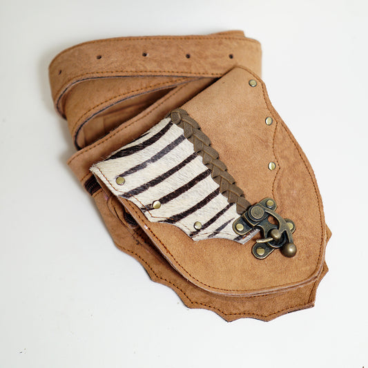 Riñonera de Cuero Marrón y Cebra