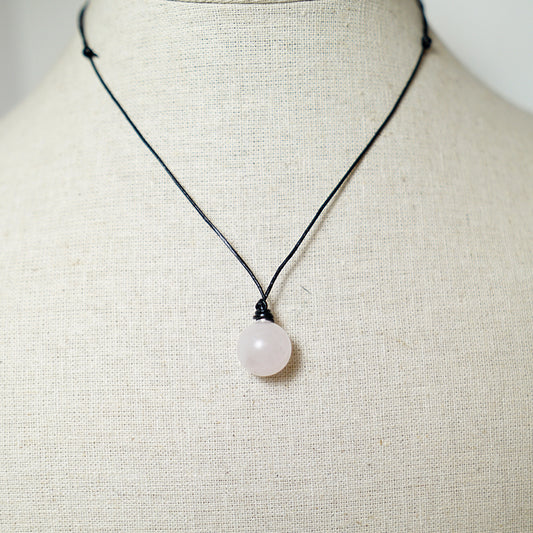 Colgante Bolita de Piedra de Cuarzo Rosa