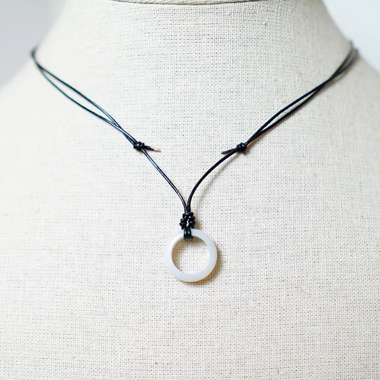 Colgante con Aro de Cuarzo Blanco