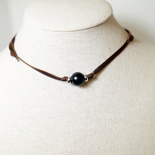 Colgante con Esfera de Obsidiana y Cuero