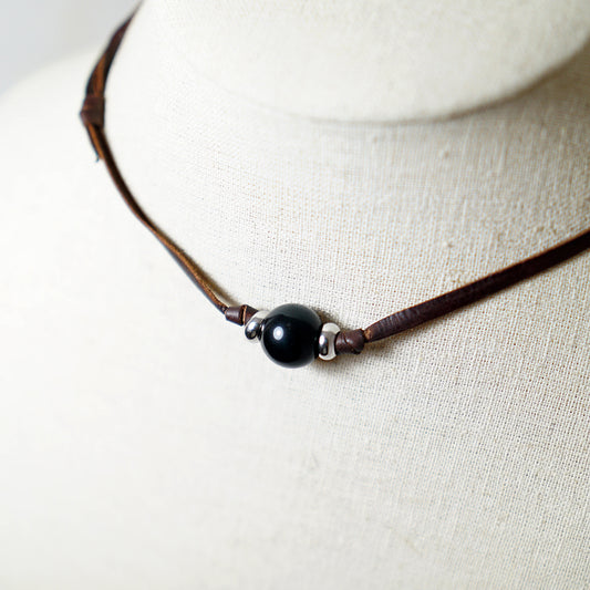 Colgante con Esfera de Obsidiana y Cuero