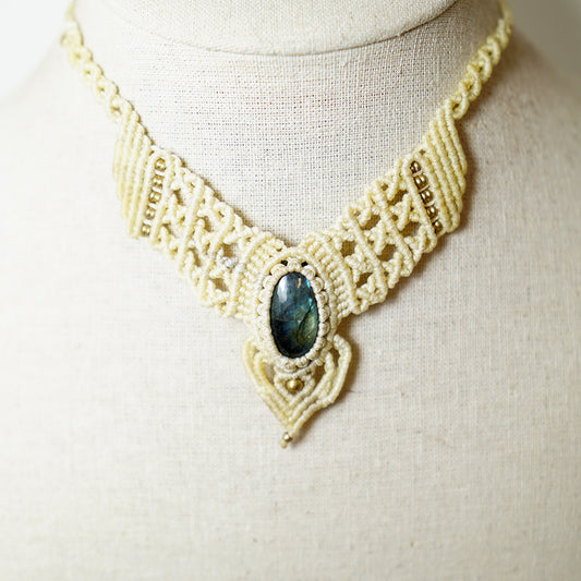 Collar de Macramé con Piedra de labradorita