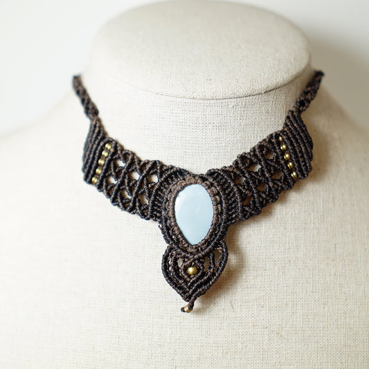 Collar de Macramé con Piedra de larimar