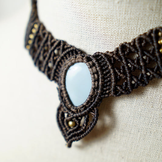 Collar de Macramé con Piedra de larimar