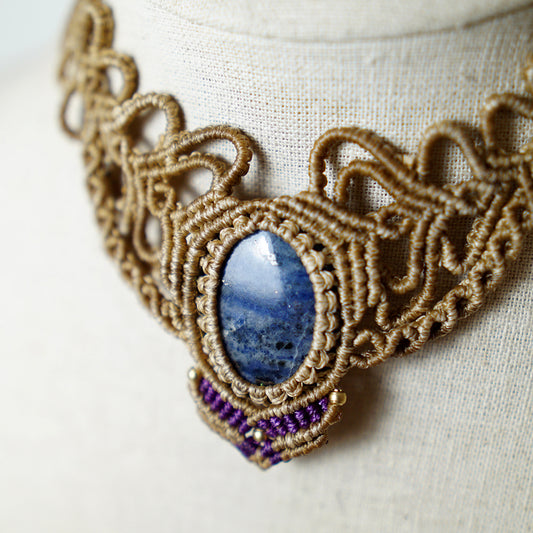 Collar de Macramé Mediano con Piedra Sodalita Ovalada