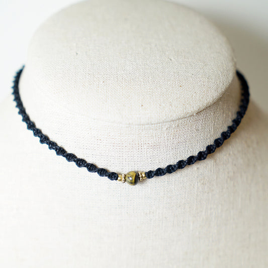 Collar de Macramé Entorchado con Piedra de Ojo de Tigre