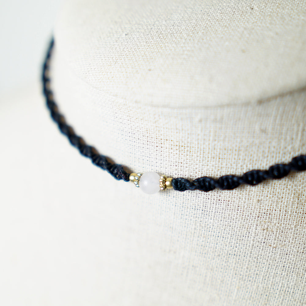 Collar de Macramé Entorchado con Piedra Cuarzo