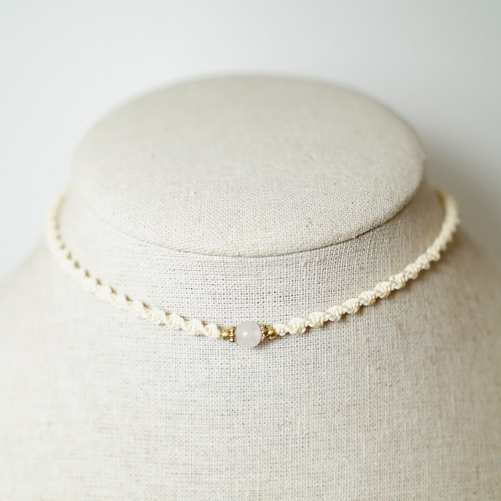 Collar de Macramé Entorchado con Piedra Cuarzo